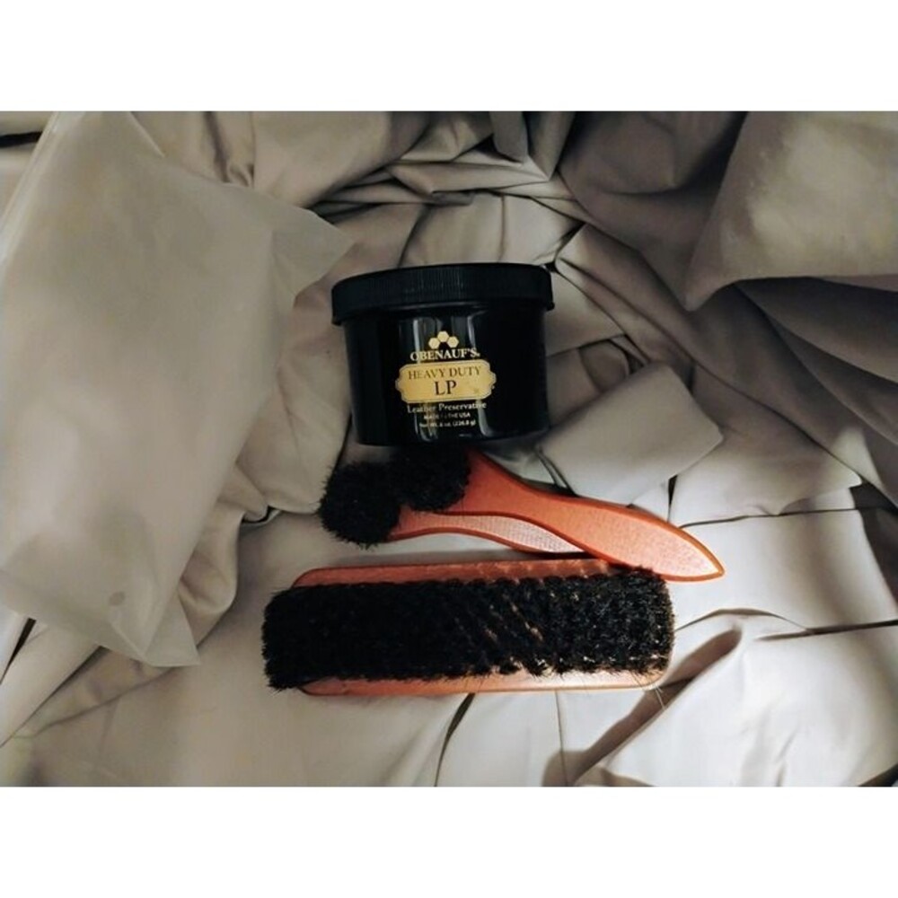 Obenauf's Leather Conditioner and Brush Set